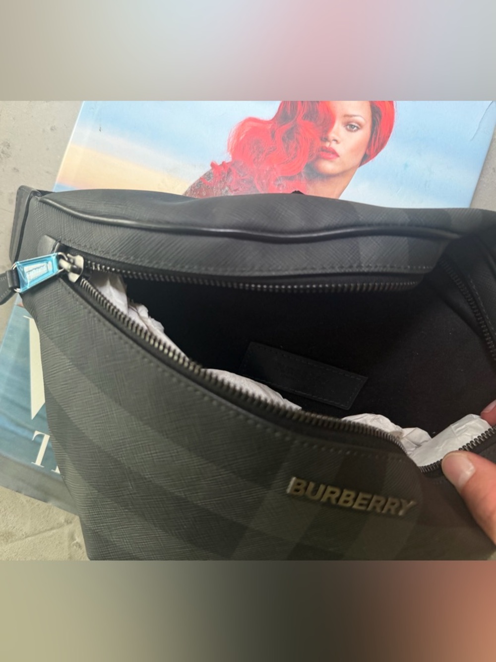 BURBERRY unisex Cason Belt Bag in Charcoal with imperfection. - Picture 8 of 8
